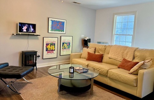 Athens House | A Charming 1-bed Loft Apt 1.8mi to UGA in delightful Athens GA Lake neighborhood