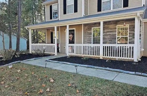 Winder House | A Guest Favorite Retreat! king beds, Hottub, Pool, 3 Decks, Privacy, and more!