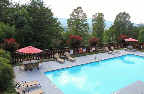 Townsend Cabin | A HEAVENLY VIEW in the Smokies for your Retreat or Reunion-10 bedrooms!