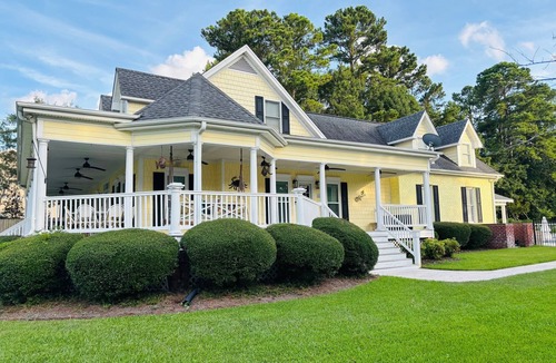 Ogden House | A lovely 3-bed/3.5 bath home with a water view and in-ground pool on Pages Creek