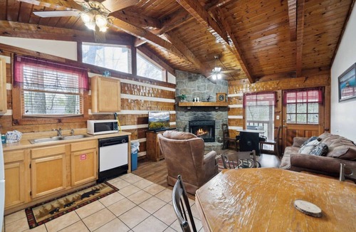 Gatlinburg Cabin | A Lover's Paradise - 1BR/New Hot Tub/Grill/Sleeps 4