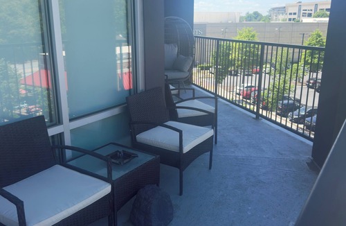 North Decatur Apartment | A luxurious two-bedroom, two-bath just 10 minutes from downtown Atlanta.