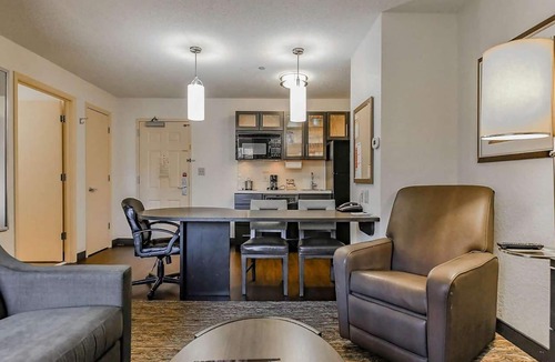 Baymeadows House | A Place You'll Surely Enjoy! 4 Spacious Units, Full Kitchen, Pets Allowed!