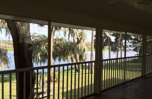 Sanford House | A river retreat caught between Florida's beaches and Orlando's Amusement Parks.