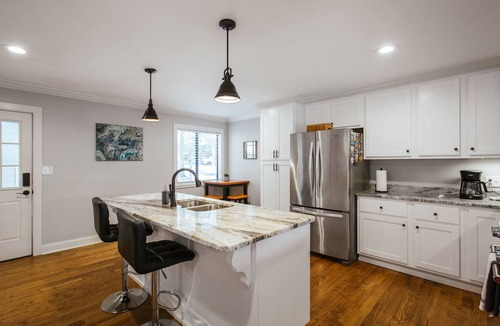 Athens House | A Spacious Place for Everyone. Sanford Stadium, Downtown and Dining So Close!