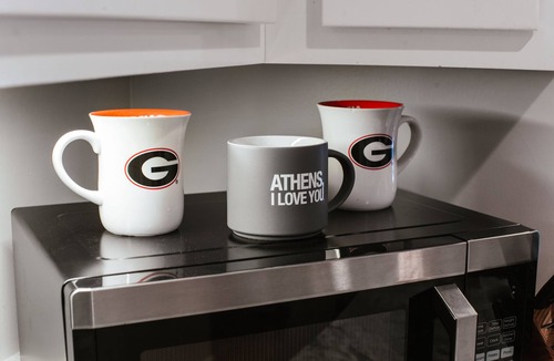 Athens House | A Spacious Place for Everyone. Sanford Stadium, Downtown and Dining So Close!