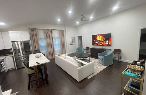 Longwood House | A stunning retreat on a luxurious 2 acre estate