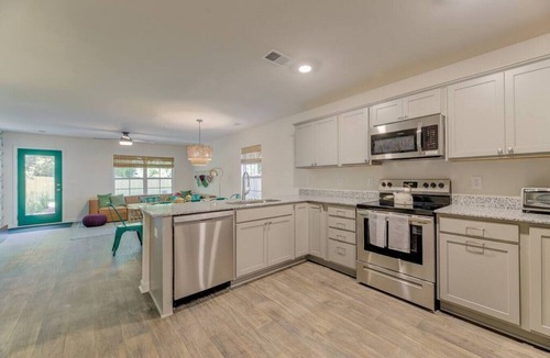 Columbia Villa | A Sunny & Stylish 4BR/3BA w King Beds & WiFi