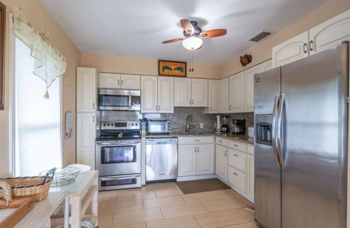 Ambersand Beach House | A1A Beach Stay w/King Beds