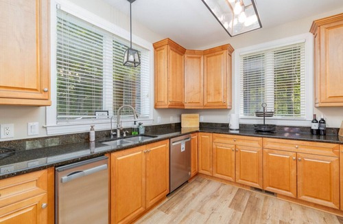 Macon House | Absolute Dream, Prime Location: Pool Table & Sauna