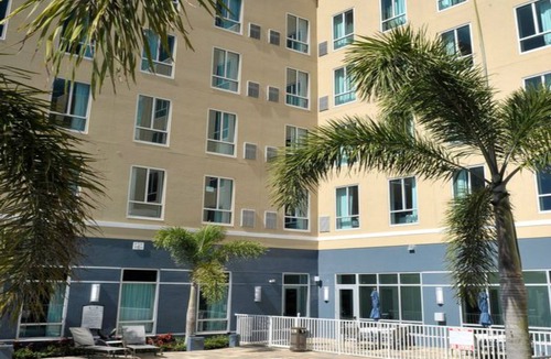 St. Petersburg Apartment | Accessible 1BR Suite + Roll-In Shower St. Pete