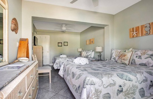 Bay Esplanade Apartment | Accessible Double Queen Bed