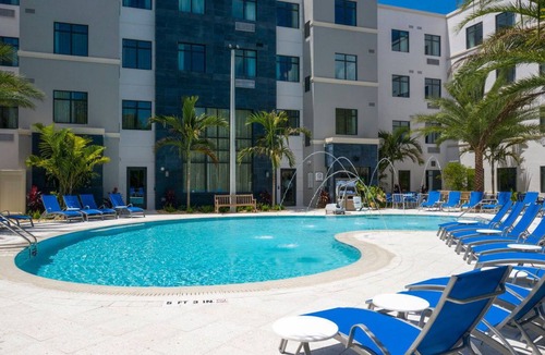 Ole Apartment | Accessible Pool-View Studio Suite in Naples