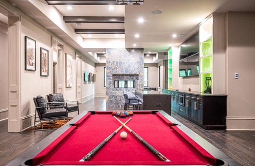 Southwestern House | Adams Mansion, 10K Sqft, 7BD/7BA, 15min to Airport