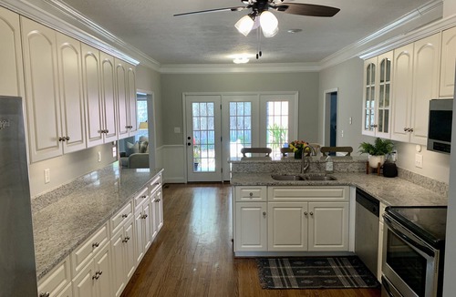 Evans House | Adjacent to Park — 6 Miles to National