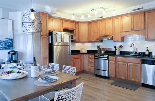 Folly Field Condo | Admiral Row - first floor! Relax beachfront, pickleball & pool! Sun & Sea HHI