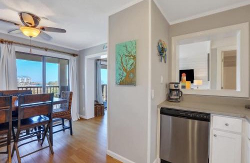 Folly Field House | Admiral's Row 320 - Oceanview & Resort Pool