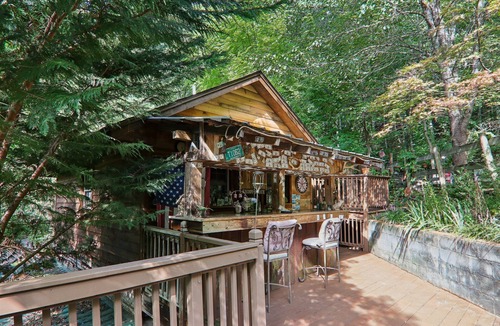 Bryson City Cabin | Adorable 1-bedroom cabin with AC in welcoming Bryson City