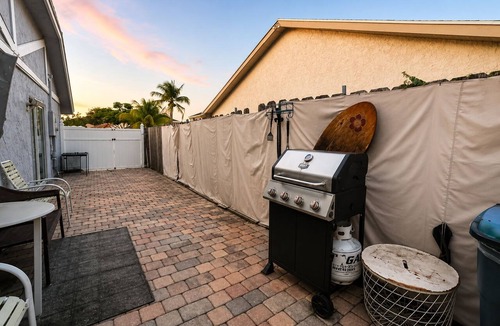 Survey Creek House | Adorable 3-bedroom house with jacuzzi in tranquil Boca Raton