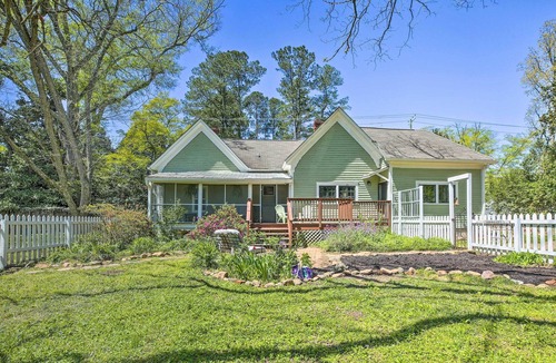 Watkinsville Cottage | Adorable Georgia Cottage w/ Screened-In Porch