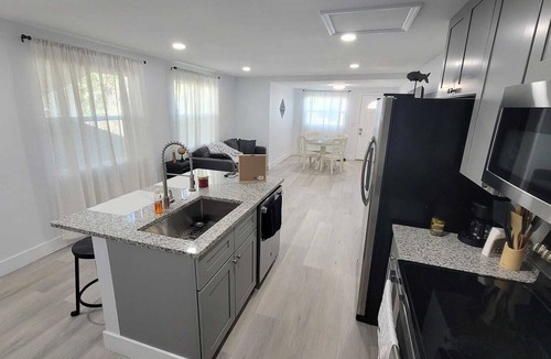 St. Petersburg Apartment | Adorable New Remodel W Cozy Guesthouse to Relax