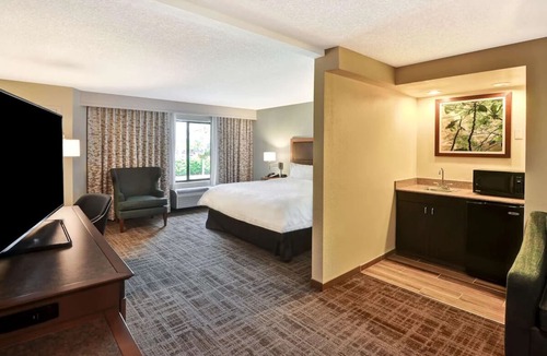Boca Raton Hotel | Affordable Unit w/Breakfast | Quiet & Comfortable Location for Travelers