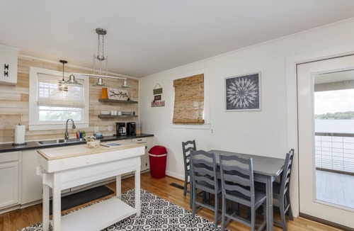 Prosperity House | AHmazing views, Private Dock, Kayaks, SUP, Arcade, and Boat Launch