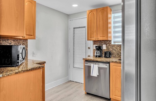 Bay Harbor Islands Apartment | Airy 2BR in Bay Harbor Islands close to beach, shopping, and dining