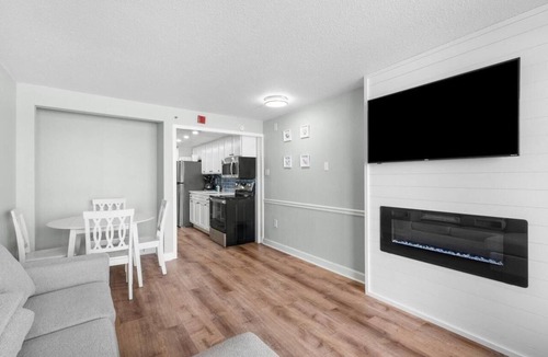 Myrtle Beach Hotel | Airy Oceanfront Suite 4th Flr with Breakfast