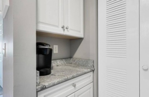 Gifford Condo | All newly furnished condo in beautiful Vero Beach Fl. 1 mile from intercostal