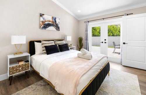 Wellington Villa | Alluring Luxury Oasis, Modern Comfort & Relaxation