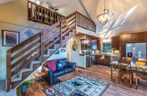 Cashiers Cabin | Altitude Adjustment - Mountain Cabin Located on the Eastern Continental Divide! With a Hot Tub!