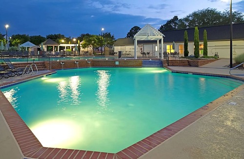 Berkeley Hotel | Always a Great Idea To Unwind! 2 Amazing Suites w/Kitchen and Living Room