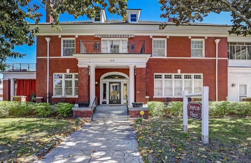 Thomas Square Apartment | Amazing 1 Bed in Starland, Heated Pool Access
