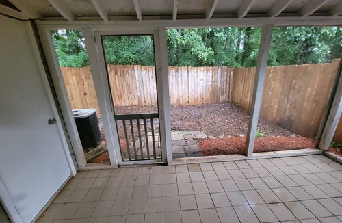 Stone Mountain House | Amazing cozy 2bdrm 2 1/2bth Townhome w/screened patio, close to Dwntwn Atlanta!