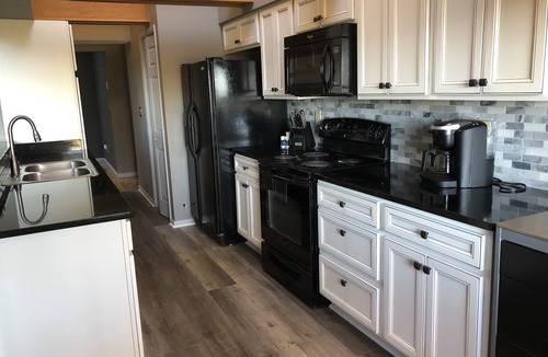 Pisgah Forest House | Amazing Mountain Views! Dog friendly, minutes to Pisgah Forest!