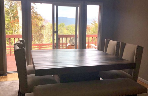 Pisgah Forest House | Amazing Mountain Views! Dog friendly, minutes to Pisgah Forest!