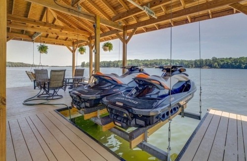 Monticello Cabin | Amazing rustic cabin with 450' of water frontage on Jackson Lake