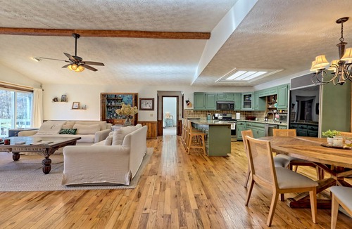 Wiley House | Amazing Spacious & Cozy Lake House on Lake Burton w/Boat Access! Dog Friendly!