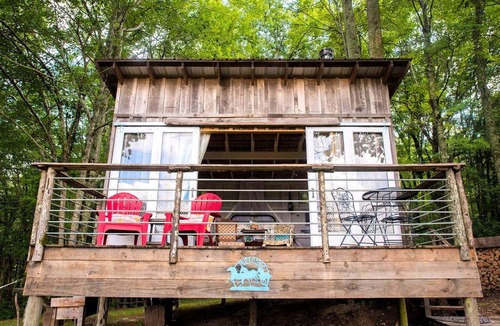 Grandview Cabin | Amazing Tiny House Rental for Unique Romantic Getaways in Tennessee