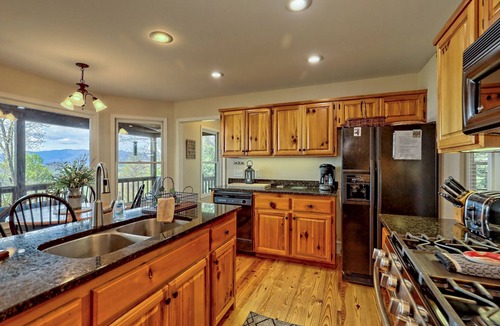 Eagles View Cabin | Amazing View of Lake Chatuge!