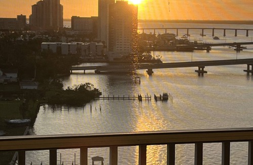 East 1st Street Condo | Amazing views downtown FyMeyers. Free trolley stop. walk 2 blocks to downtown