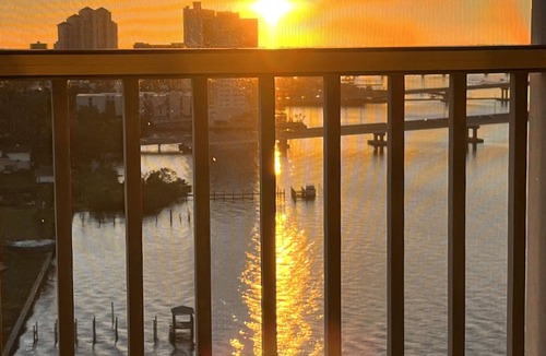 East 1st Street Condo | Amazing views downtown FyMeyers. Free trolley stop. walk 2 blocks to downtown