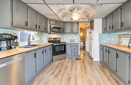 New London House | Amazing Views! Family-Friendly Badin Lake House!