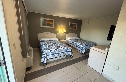 Cocoa Hotel | American Inn