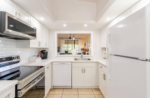 Trailer Estates Condo | AMI, 2 Heated Pools, IMG, 2 hot tubs, Pickleball.