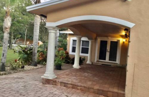 Fort Pierce House | Angle Road “A home away from home”