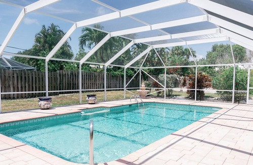 South Beach House | Anglers Cove Casita, Pool home and Walk to Beach