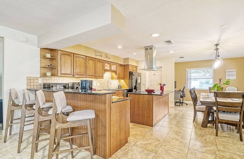 Bradenton House | Anna Maria Escape | Pool, Pickleball & Family Home