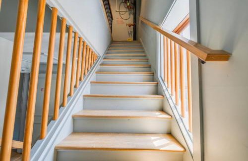 Yamacraw Village Apartment | Annabelle 4A - Top Floor Loft Downtown With Patio
